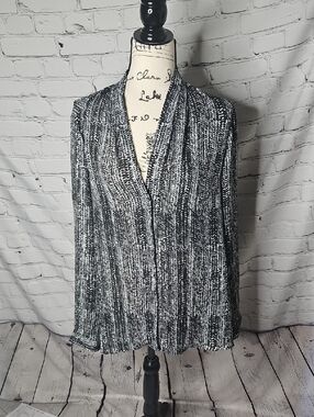Violet & Claire Black and White Patterned Long Sleeve Button Down Blouse XL NWT